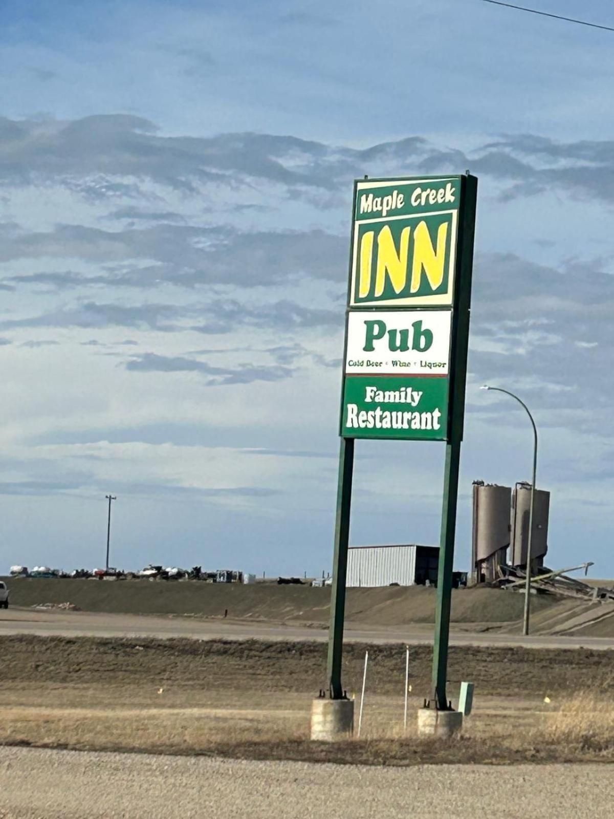 Maple Creek Motor Inn Exterior foto