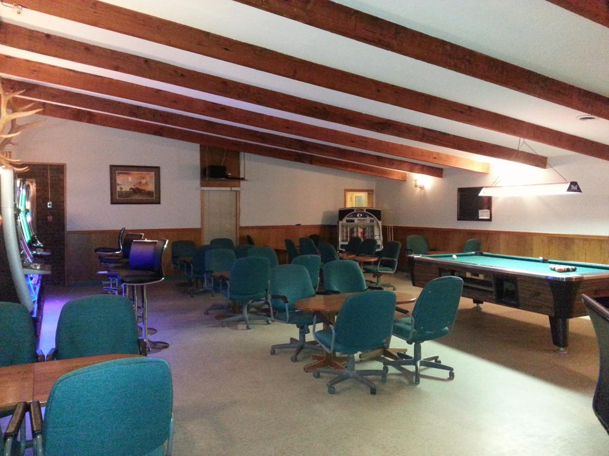 Maple Creek Motor Inn Exterior foto